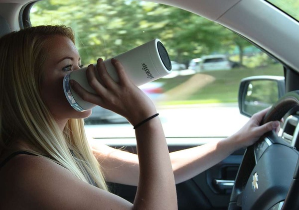 Наиболее безопасный стакан для водителей Sidesip