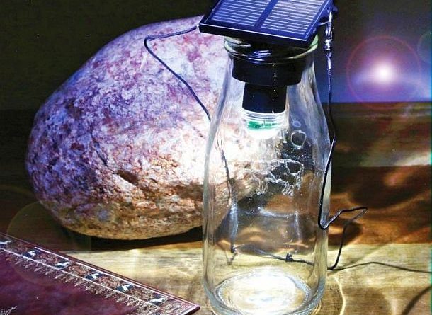 Светодиодная насадка с солнечной батареей на бутылку