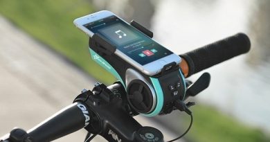 Велосипедная BT-колонка с креплением для телефона, фарой и видеорегистратором