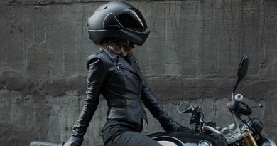 Высокотехнологичный мотоциклетный шлем с обзором в 360°