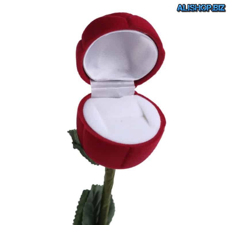 Ring box in the shape of a rose