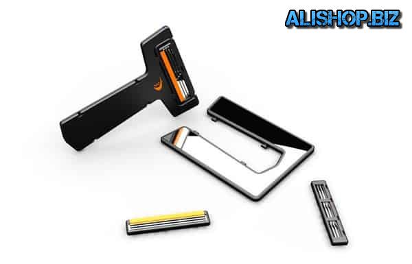 A razor the size of a credit card Carzor