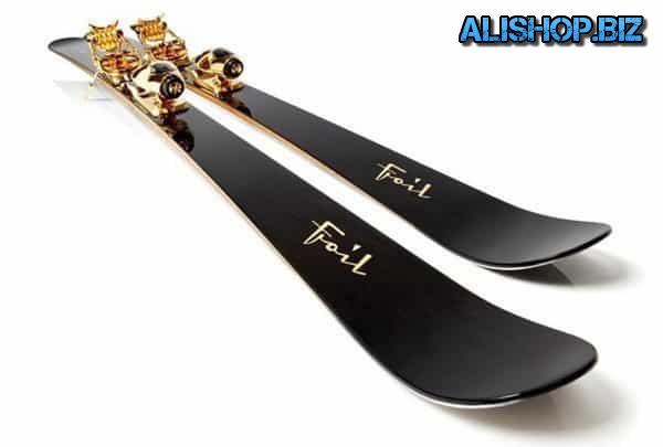 Ski mounts c made of gold Foil