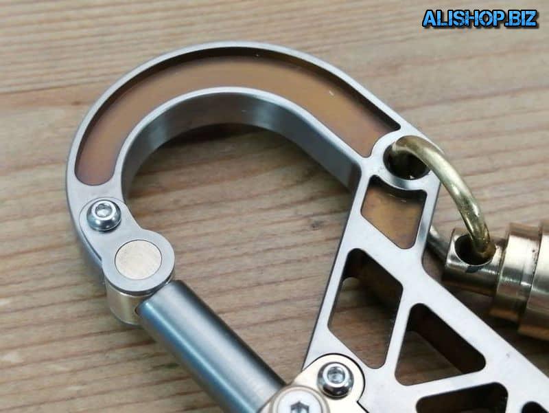 Titanium carabiner from EDC Apparatus