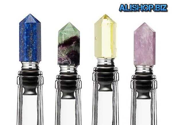 Wine stoppers in the form of faceted minerals