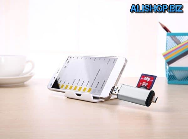Universal card reader for smartphones and laptops