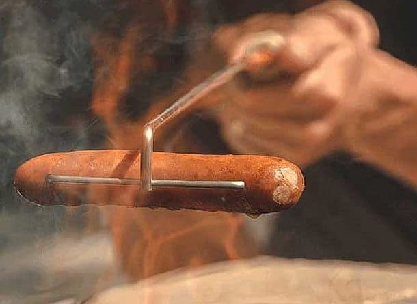 Шампур для прожарки сосисок над огнем Crank-Eez